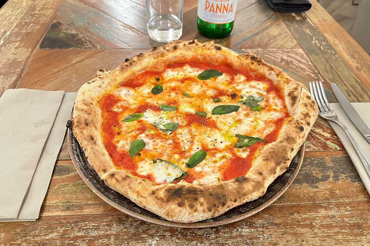 Pizza napoletana a Firenze: dove mangiarla a 15 minuti a piedi dal Ponte Vecchio Pizza napoletana a Firenze: dove mangiarla a 15 minuti a piedi dal Ponte Vecchio