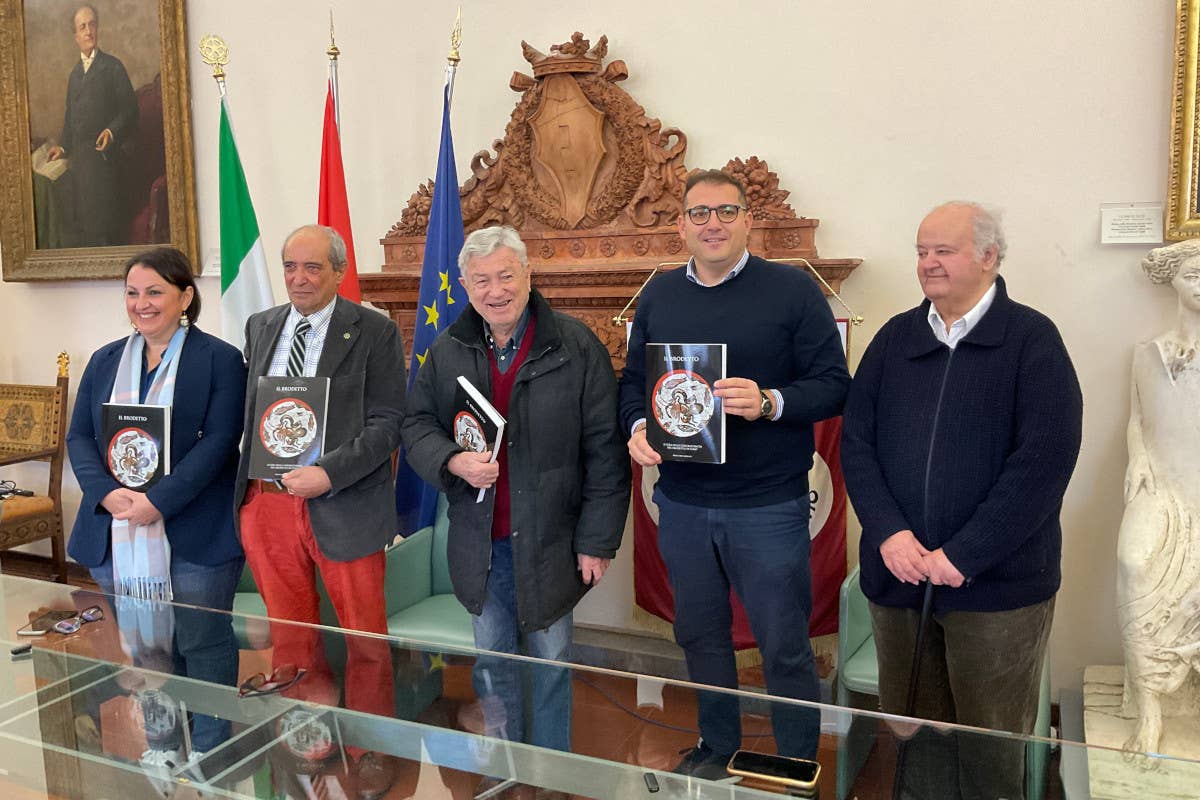 Presentato il primo libro della Confraternita del Brodetto di Fano