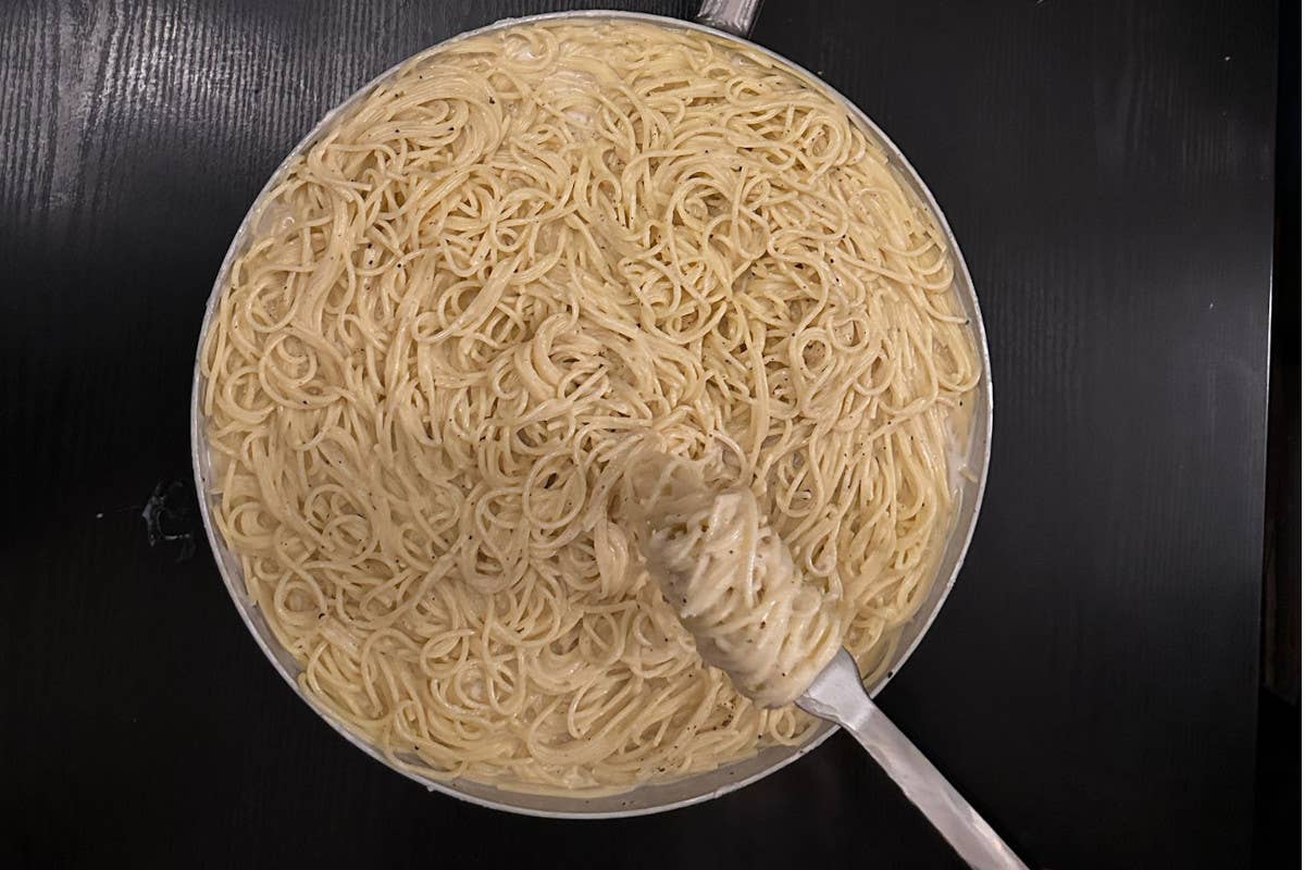 La fisica in pentola: sconfiggi la ‘Mozzarella Phase’ e crea la "Cacio e Pepe.. scientifica"