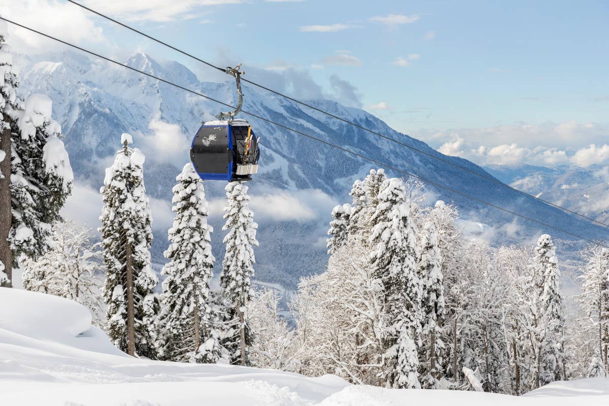 Austria una cabinovia si schianta contro un albero e cade: quattro feriti gravi