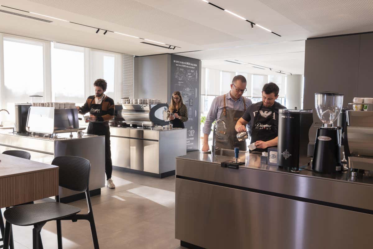 Dal bar al TikTok: il caffè diventa il nuovo vino degli italiani