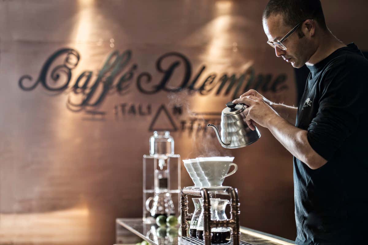 Dal bar al TikTok: il caffè diventa il nuovo vino degli italiani