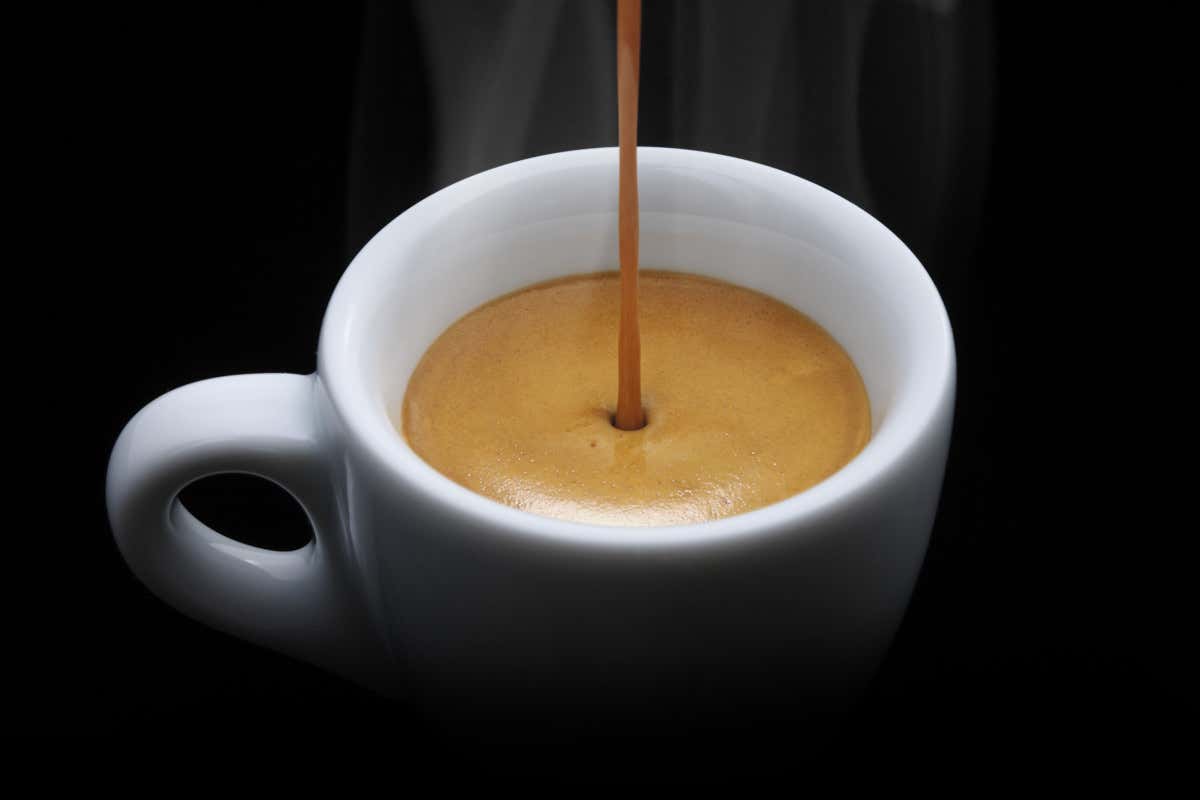 Perché i grandi ristoranti servono ancora caffè mediocre? La crepa che rovina l’esperienza Perché i grandi ristoranti servono ancora caffè mediocre? La crepa che rovina l’esperienza