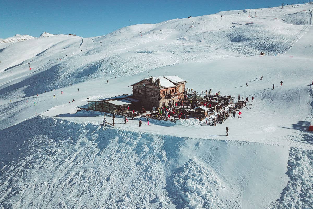 Rifugi gourmet in quota attacco alla montagna o ancora di salvezza?