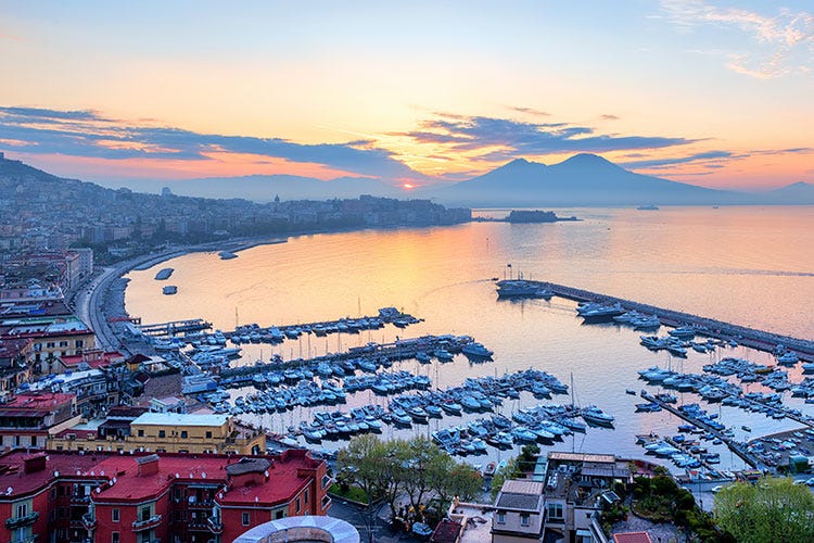 Il Golfo di Napoli - Passaporto, vaccini, ministero Il turismo campano attende risposte