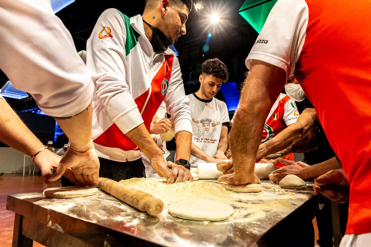 Il Campionato mondiale della pizza si terrà nel 2023 a Parma Campionato mondiale della pizza aperte le iscrizioni per le gare 2023 Il Campionato mondiale della pizza si terrà nel 2023 a Parma Campionato mondiale della pizza aperte le iscrizioni per le gare 2023