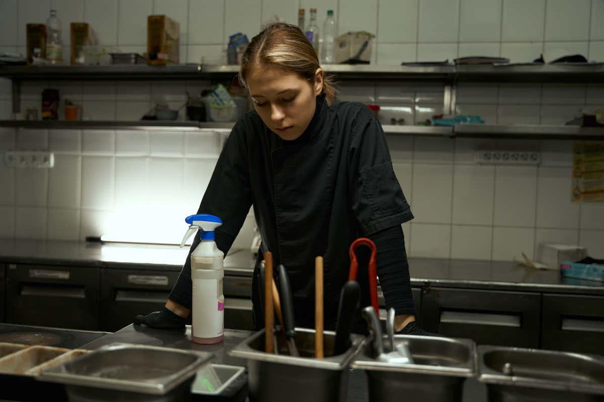 Dentro la crisi del personale: sei voci per capire perché la cucina italiana è allo stremo Dentro la crisi del personale: sei voci per capire perché la cucina italiana è allo stremo