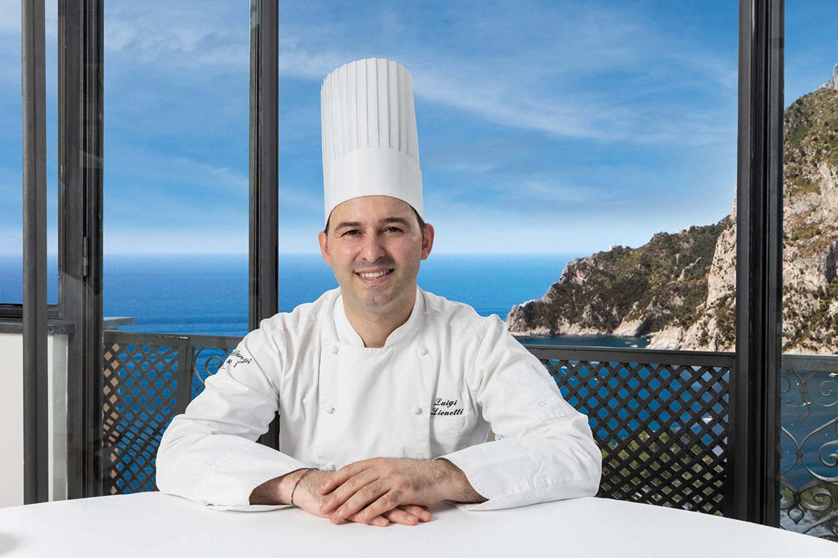 Luigi Lionetti [[Giro del Golfo in otto giorni]]: Capri conquista con i suoi paesaggi e l’alta cucina