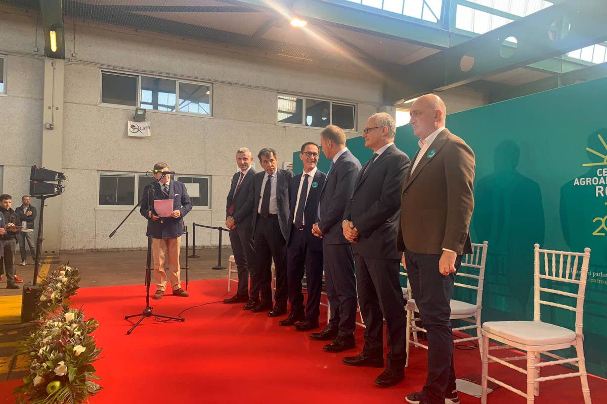 Un momento della conferenza stampa Maxi tavola da 400 persone per la festa del Centro agroalimentare Roma