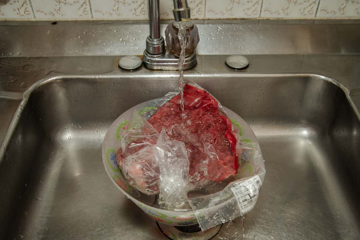 Cucina italiana Unesco, ma carne scaduta e filiere opache: così il sistema si racconta male Cucina italiana Unesco, ma carne scaduta e filiere opache: così il sistema si racconta male