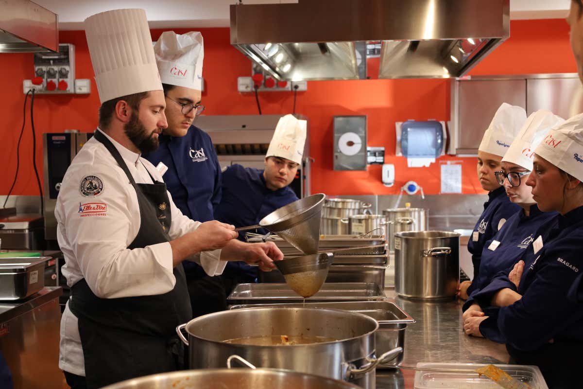 La verità di Martina: «Altro che weekend liberi, in cucina serve fame. O chiudiamo tutti» La verità di Martina: «Altro che weekend liberi, in cucina serve fame. O chiudiamo tutti»