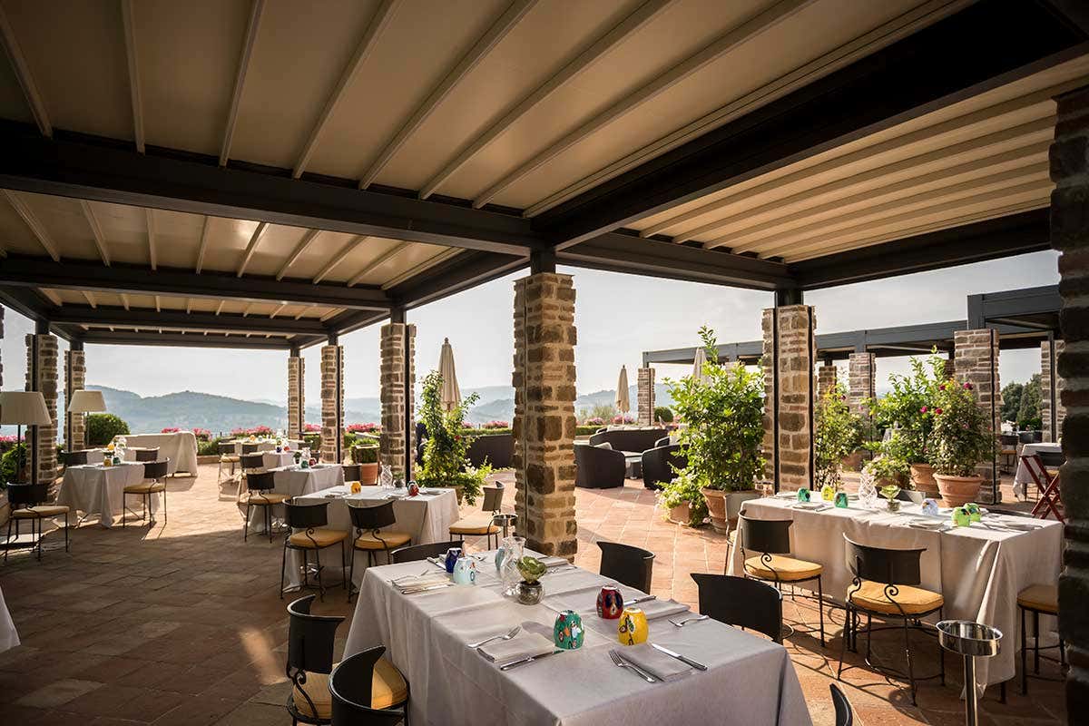 La location del pranzo domenicale al Castello di Casole Pranzo della domenica? Al Castello di Casole con lo chef Daniele Sera