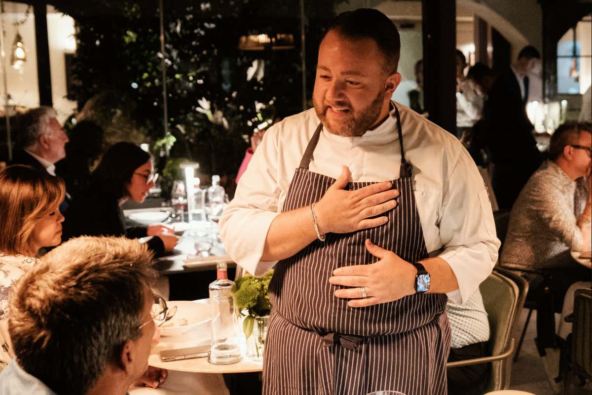 Gli chef Parisi e Valbuzzi incantano in una cena a quattro mani al Filario Gli chef Parisi e Valbuzzi incantano in una cena a quattro mani al Filario