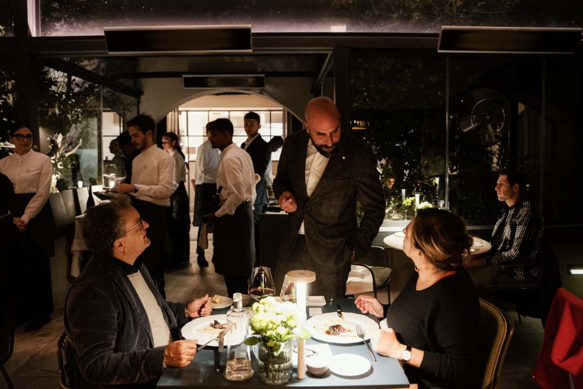 Gli chef Parisi e Valbuzzi incantano in una cena a quattro mani al Filario Gli chef Parisi e Valbuzzi incantano in una cena a quattro mani al Filario