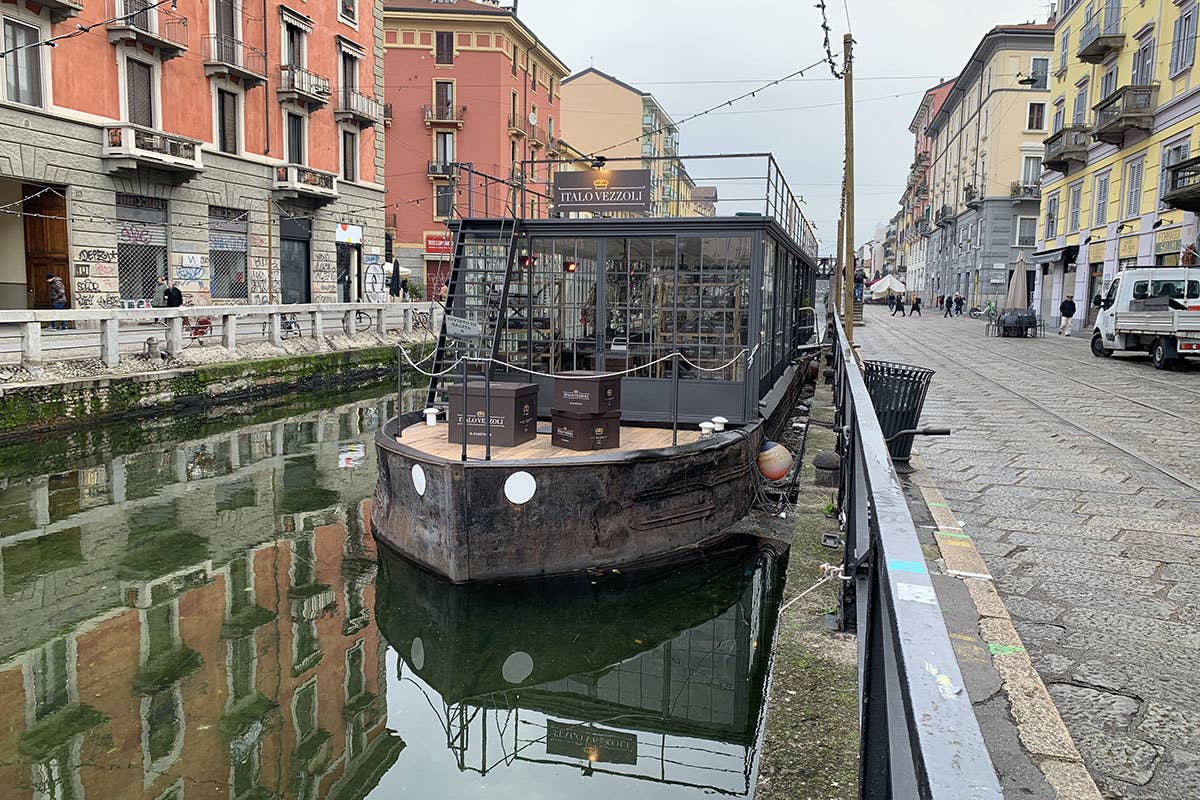 Il panettone di Italo Vezzoli in degustazione sul Naviglio Grande a Milano