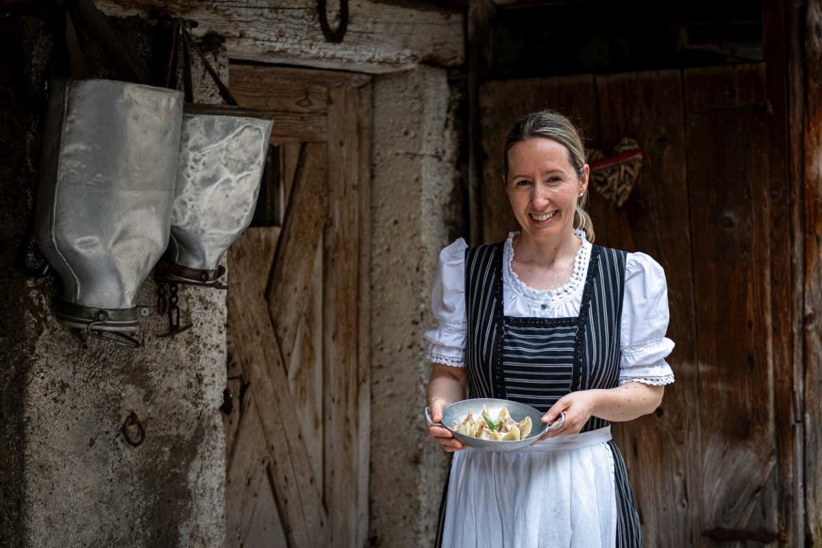 Cjarsòns protagonisti a Sutrio: domenica 1 giugno la festa del piatto simbolo della Carnia A Sutrio il gusto della Carnia si fa in dieci: torna la Festa dei Cjarsòns