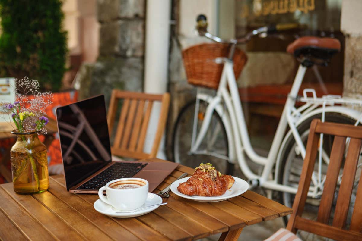 Colazione al bar: abitudini e nuove tendenze Colazione al bar: abitudini e nuove tendenze