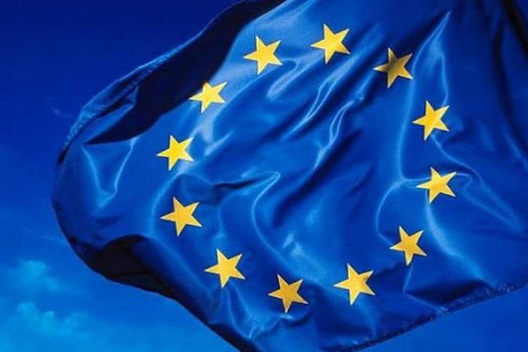 La voglia di alzare questa bandiera non è ancora scomparsa - Dietro la Merkel, c'è un Europa che bisbiglia parole di Unione