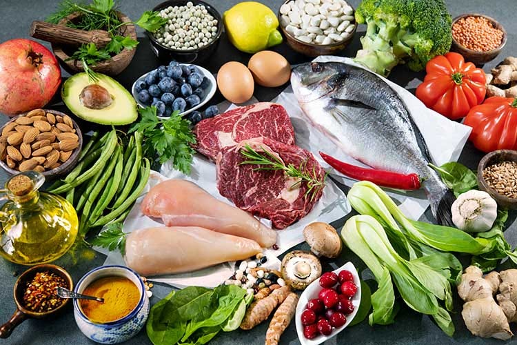 La nostra salute si mantiene grazie ad un'alimentazione molto varia, da eliminare il junk food - Un corretto stile di vita e a tavola è la miglior difesa dal coronavirus