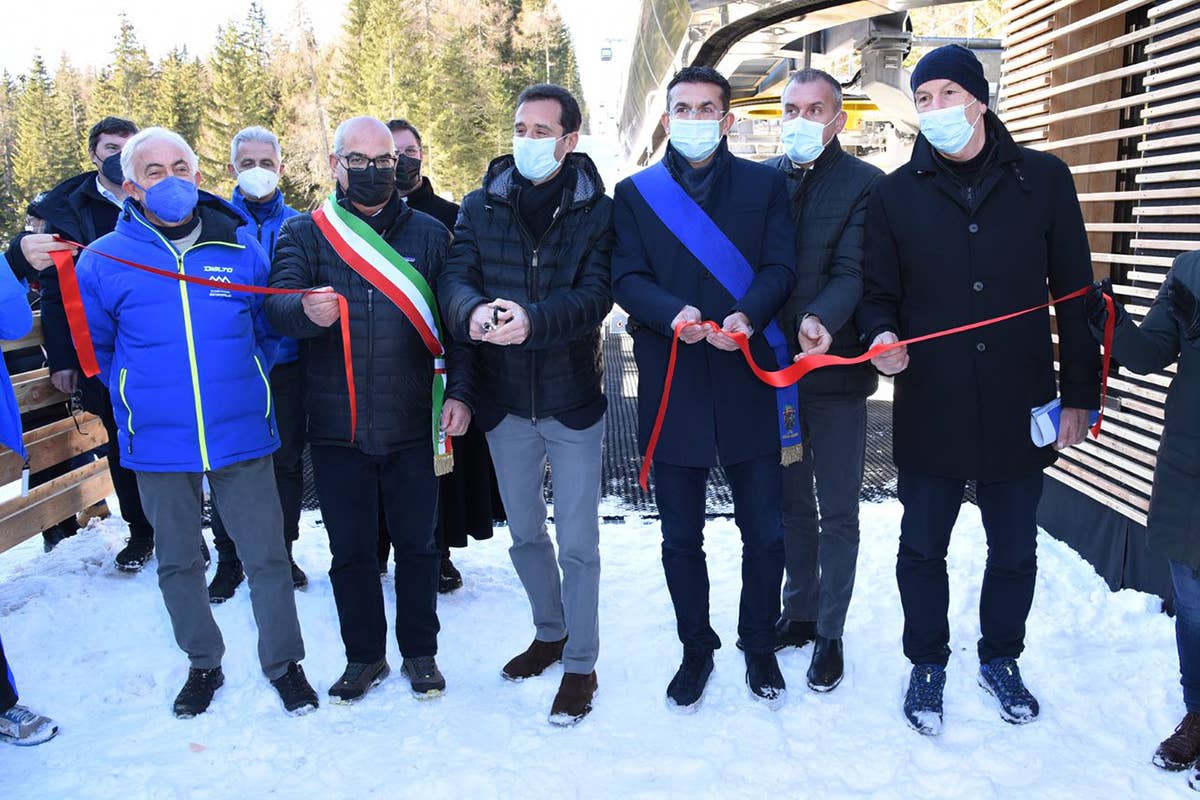 Le autorità al taglio del nastro Cortina, ecco il collegamento tra Tofane e Cinque Torri grazie all'impianto Cortina Skyline