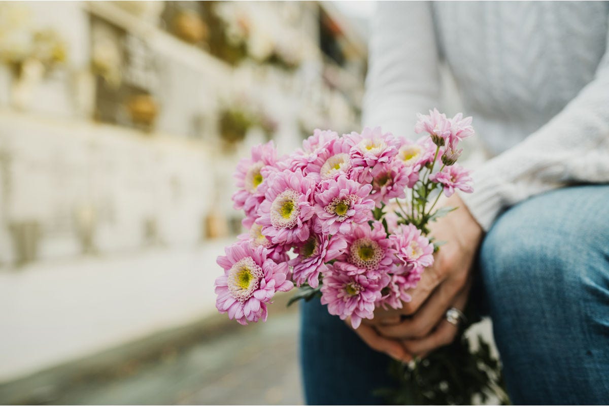 Ponte Ognissanti, acquistati un totale di 3,5 milioni di crisantemi e altri fiori per i cimiteri