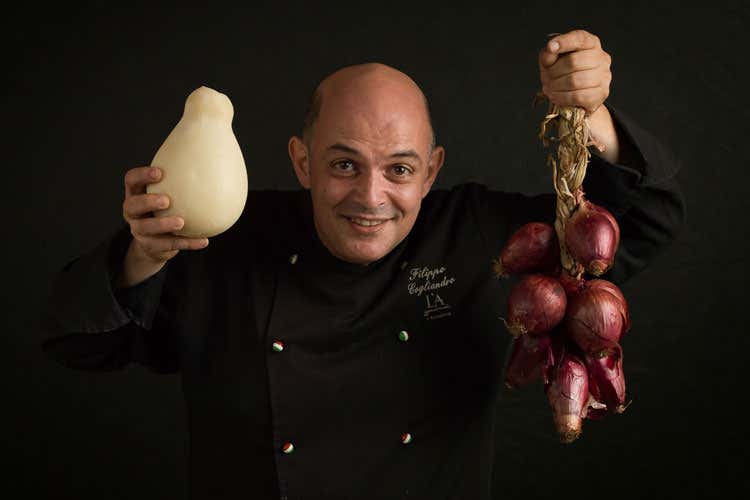 Filippo Cogliandro - La cucina solidale di Filippo Cogliandro Nuovo progetto tra cibo e legalità Filippo Cogliandro - La cucina solidale di Filippo Cogliandro Nuovo progetto tra cibo e legalità