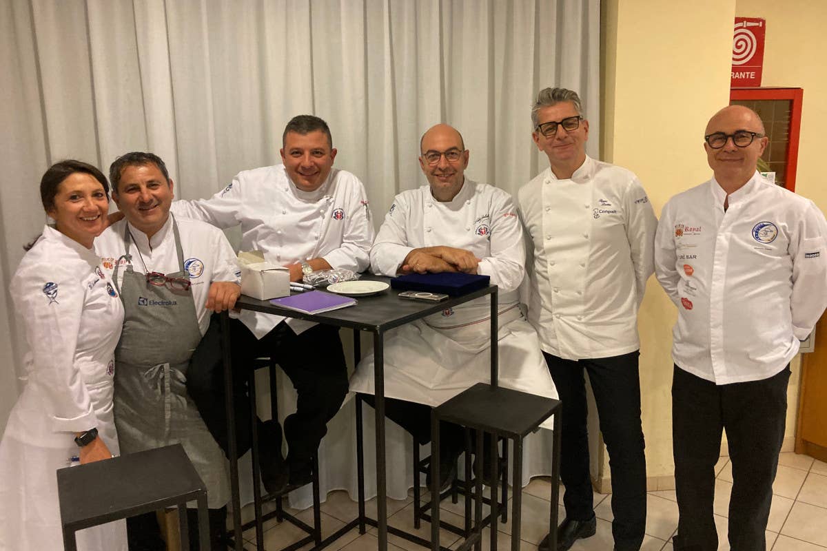 Buffet, showcooking e premi: il ritorno dell'evento natalizio dei cuochi catanesi