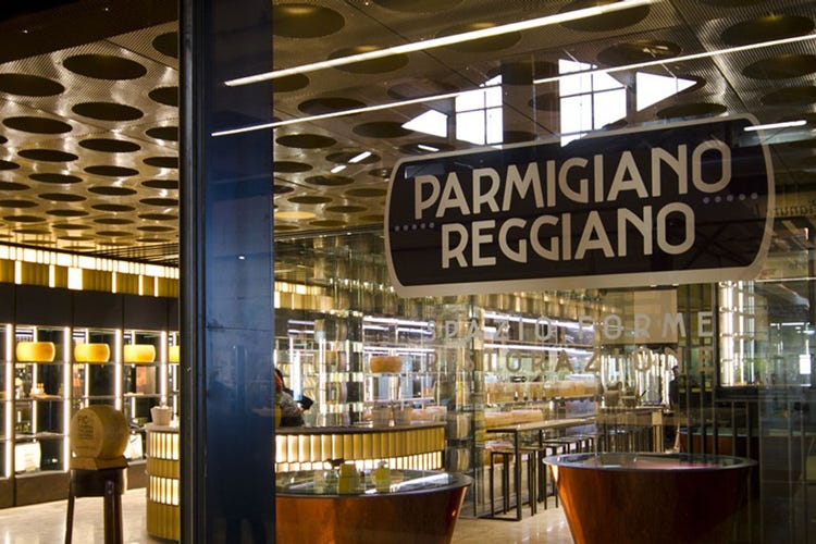A rischio il 90% dell'export del Parmigiano in Usa (Dazi Usa sul Parmigiano Bologna invasa dai produttori)