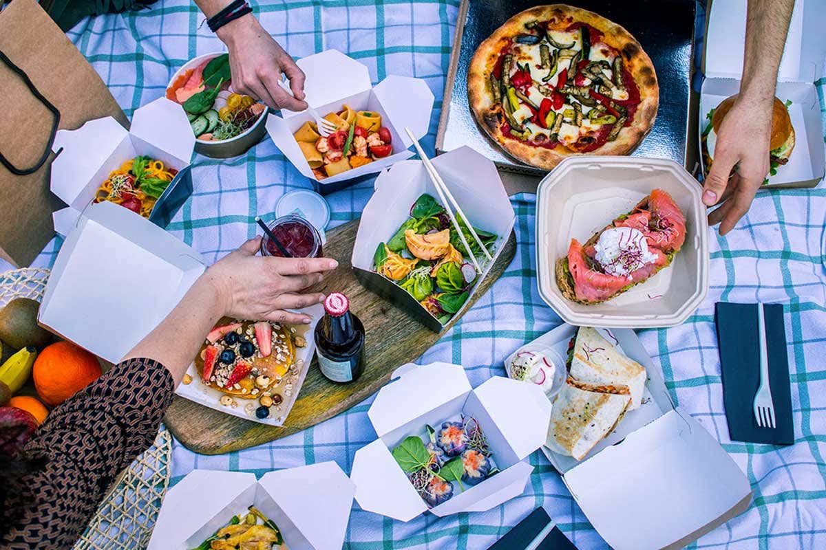 Un pranzo DealEat: 8 menu fra cui scegliere, un unico ordine e consegna in contemporanea A Bologna apre DealEat: 8 menu in un singolo ordine e consegna in contemporanea