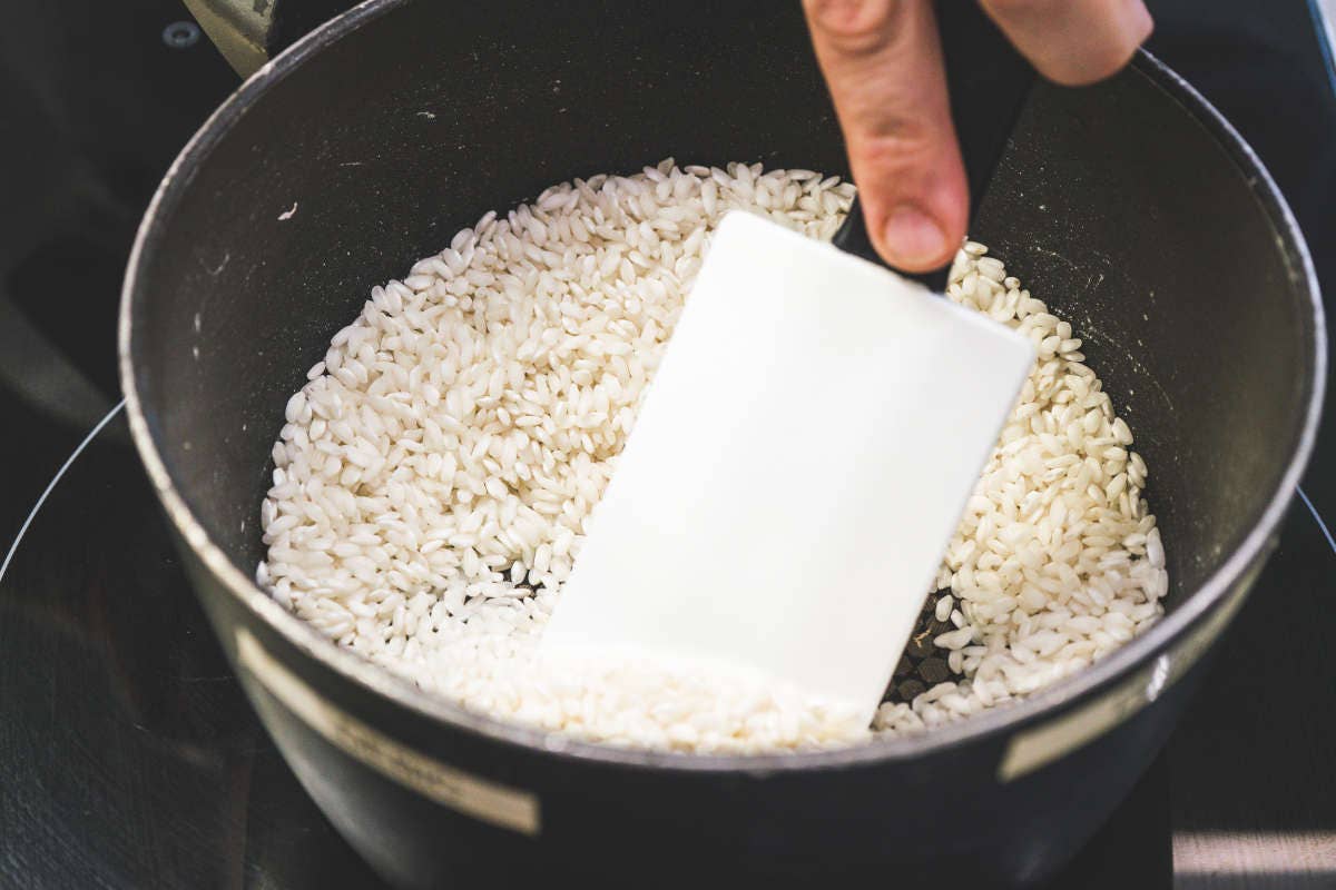 Come preparare un risotto perfetto con la tecnica dell'affumicatura