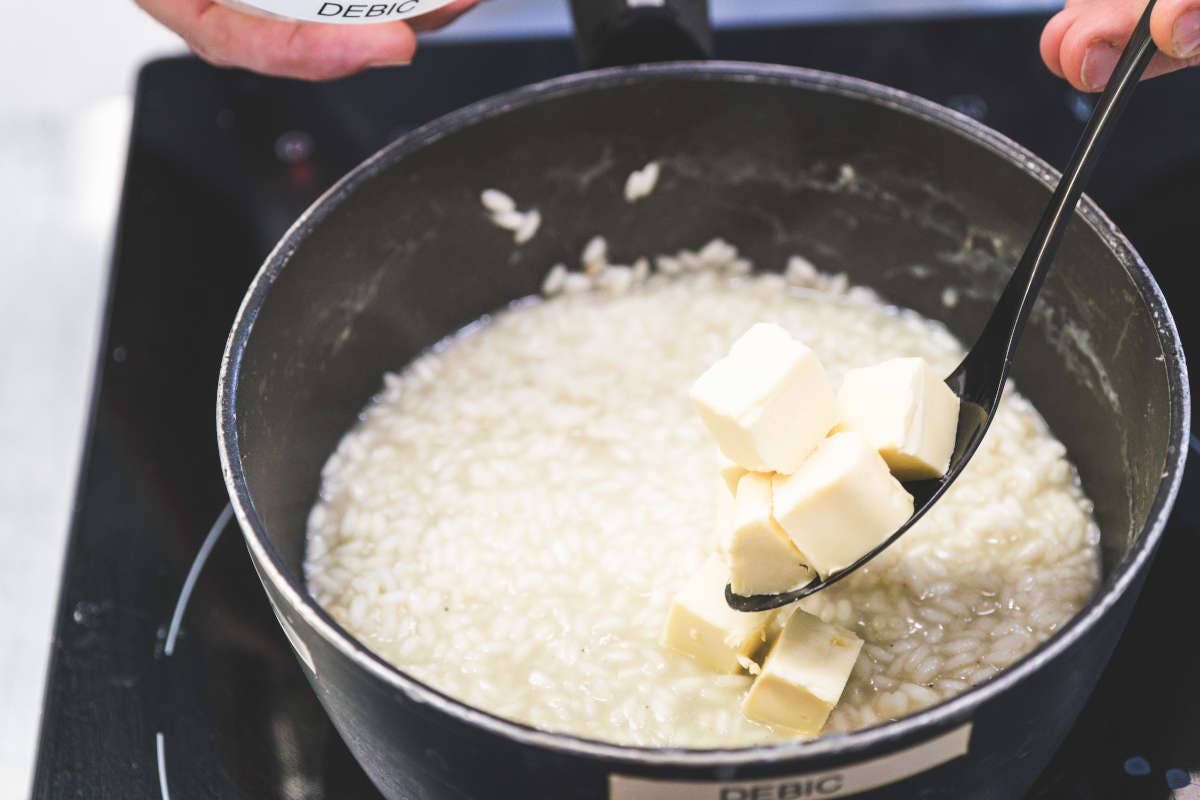 Come preparare un risotto perfetto con la tecnica dell'affumicatura