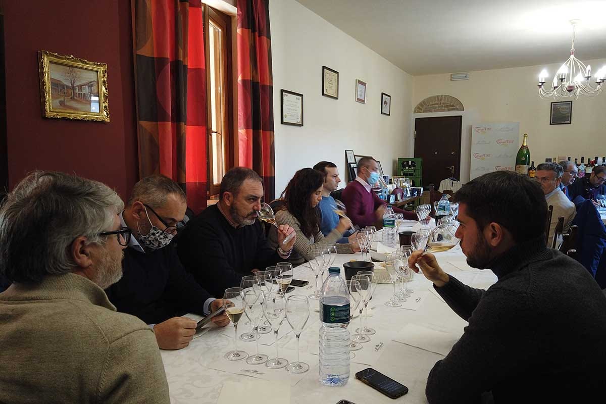 Con il tappo giusto è tutto un altro vino, il test di Monsupello - Italia a  Tavola