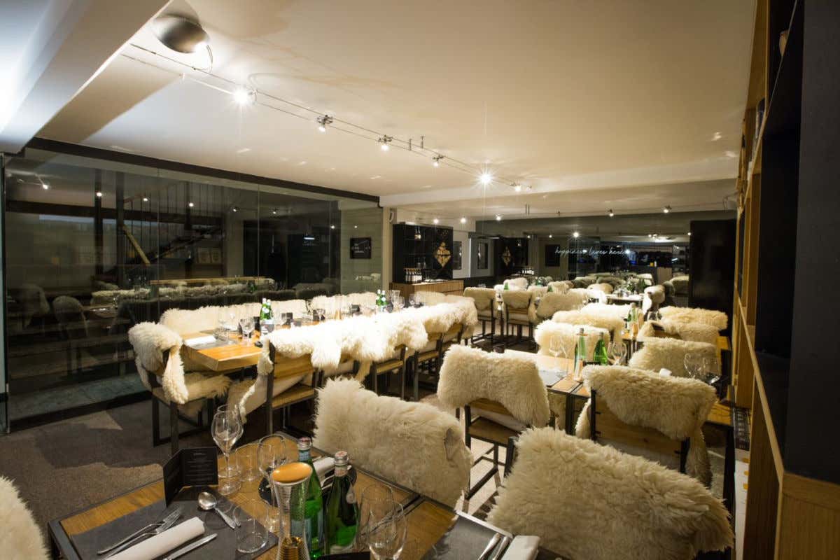 La sala interna del Super G Taste the Stars: gli Young Chef dell&rsquo;Academy S. Pellegrinoal Super G di Courmayeur