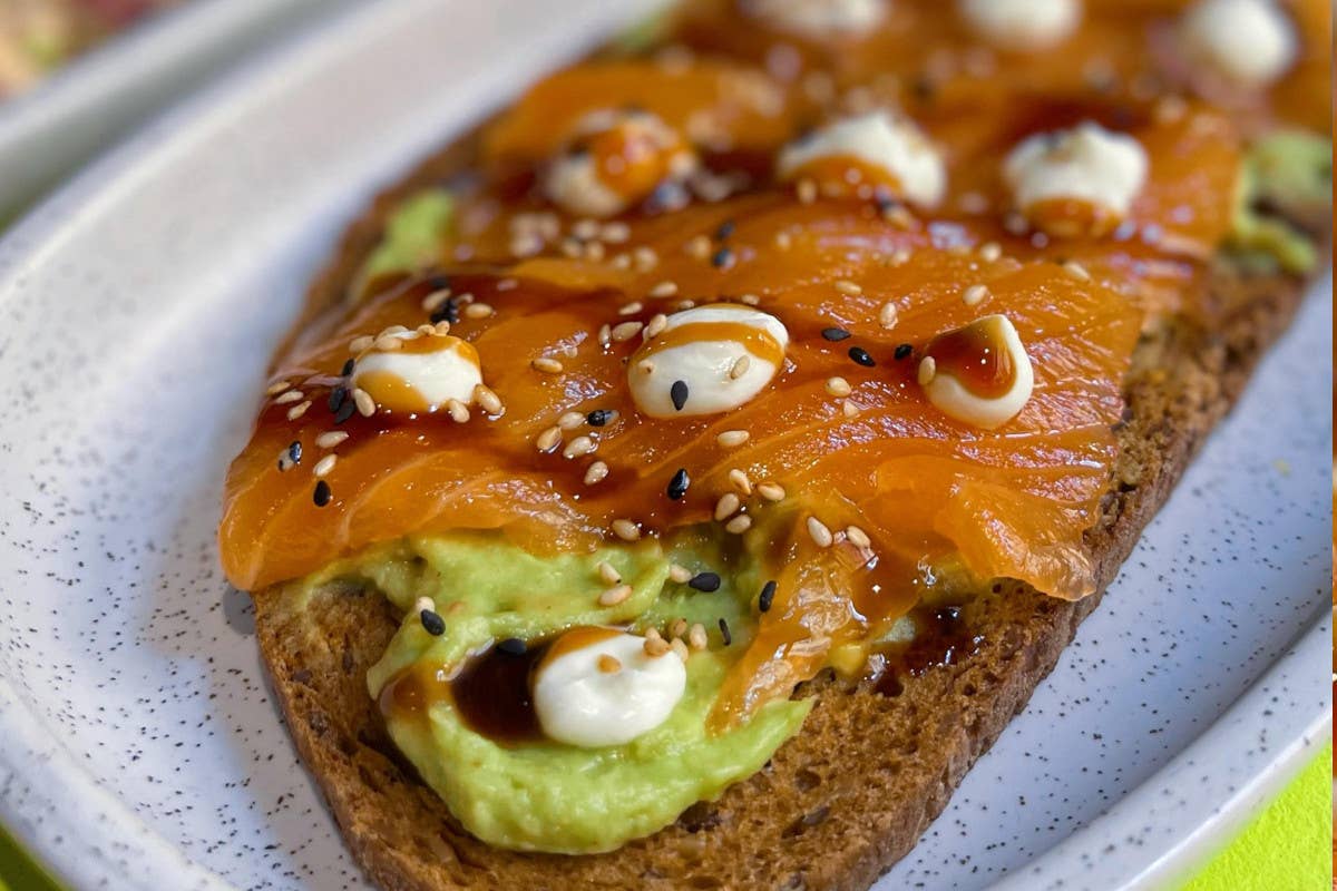 L'Avocado toast come lo vuoi tu: succede da Cariño Nikkei a Napoli