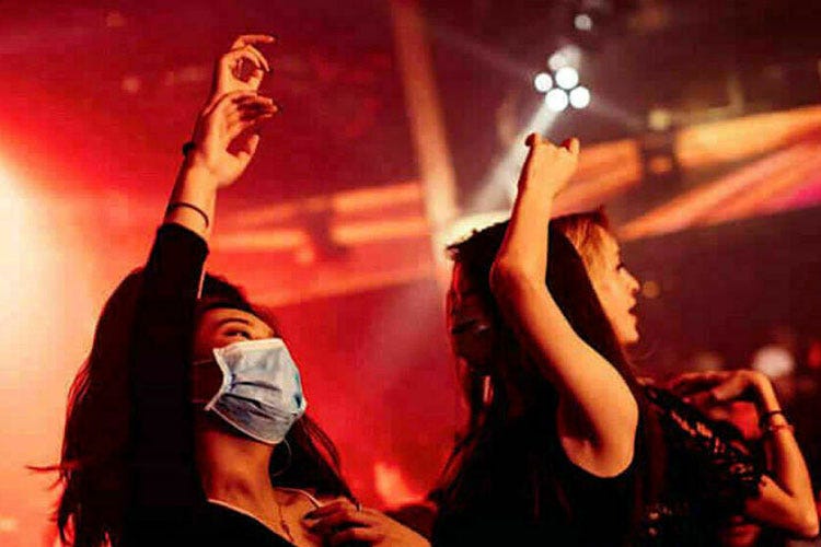 Balli vietati in discoteca anche con la mascherina - Discoteche ancora chiuse, i gestori:Le tasse restano, ma così si muore