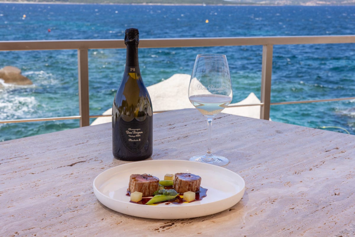 Dom Pérignon prestige table, in Sardegna un'esperienza unica al Phi Beach