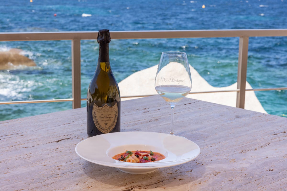 Dom Pérignon prestige table, in Sardegna un'esperienza unica al Phi Beach