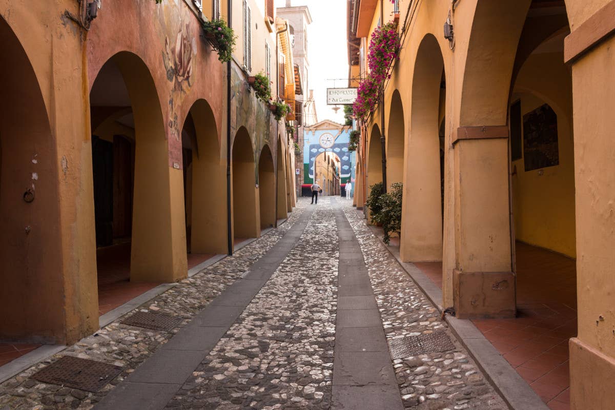 Il centro storico di Dozza La Bandiera Arancione del Touring sventola su tre nuovi borghi