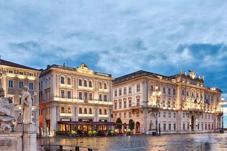Grand Hotel Duchi d'Aosta Trieste, il Grand Hotel Duchi d'Aosta riapre con la luce di 5 stelle