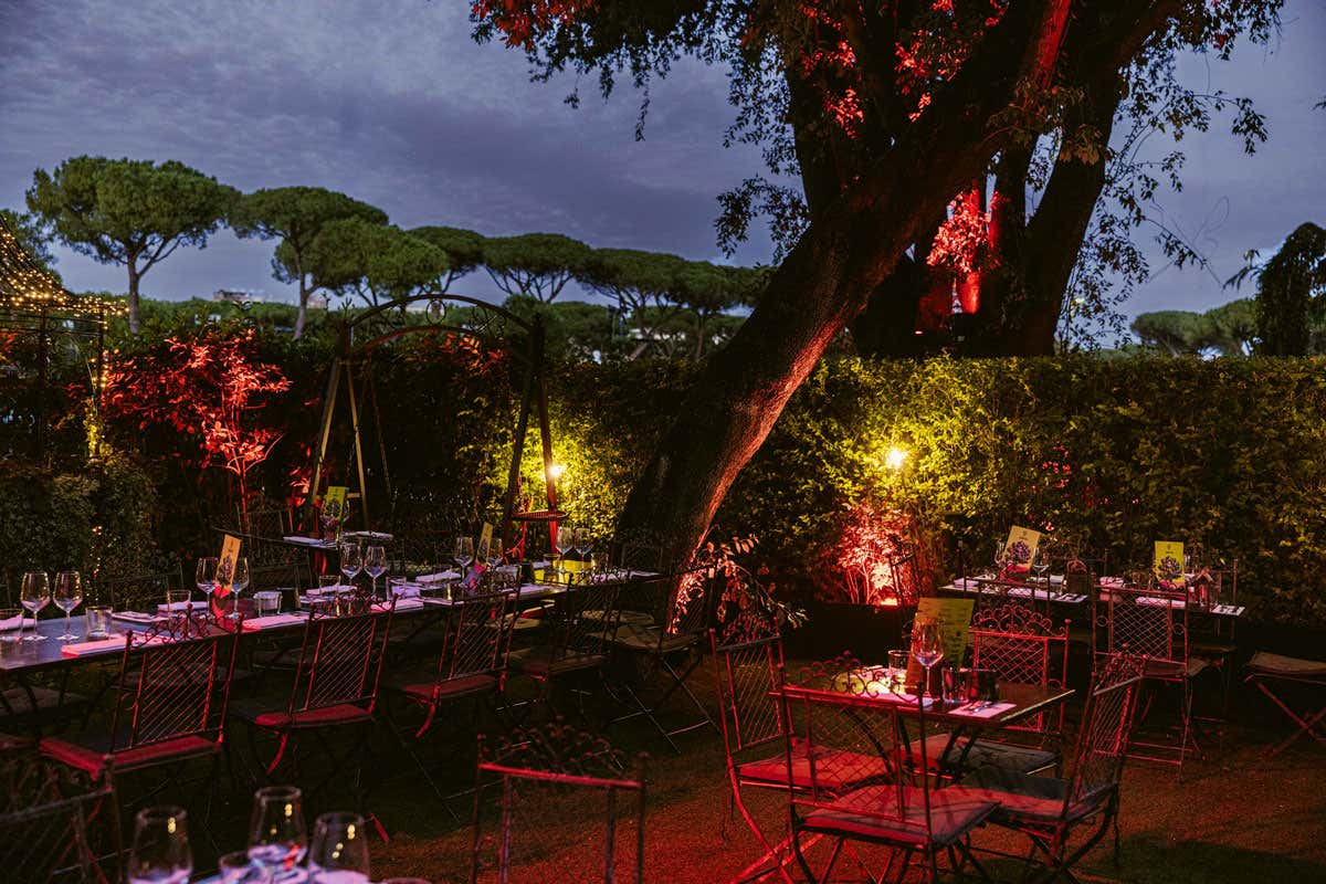 Il club di Roma immerso in un ex vivaio dove la musica si accende tra gli alberi Il club di Roma immerso in un ex vivaio dove la musica si accende tra gli alberi