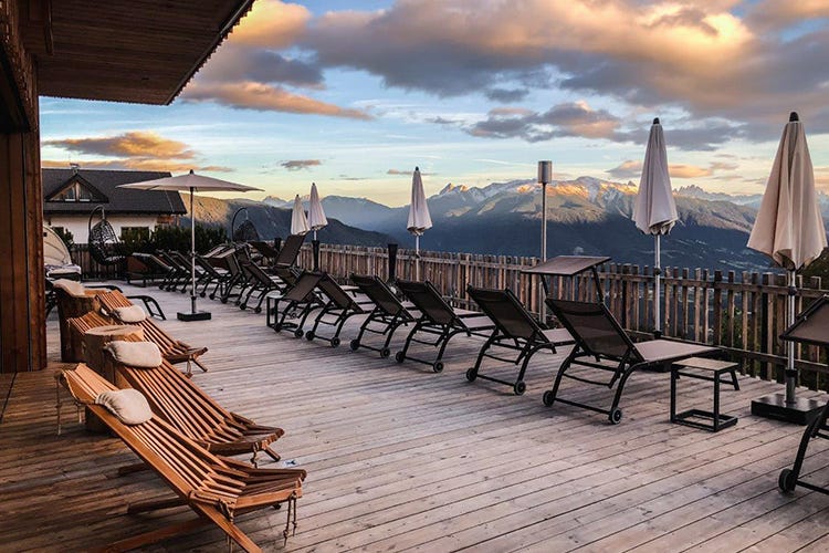 Vista mozzafiato sulle Dolomiti (L'estate altoatesina del Tratterhof)
