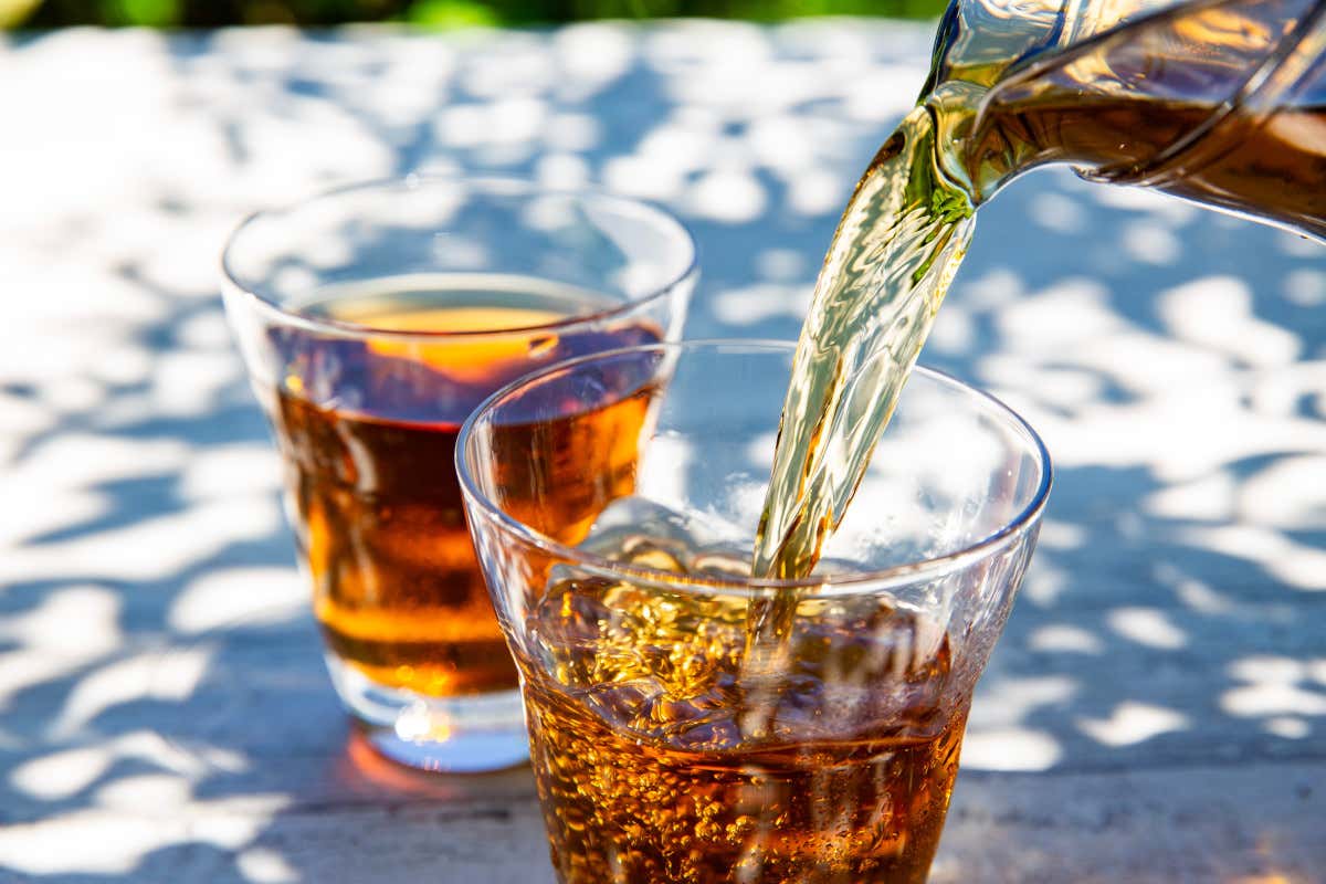 Tisane fredde, un alleato per idratazione e benessere estivo Tisane fredde, un alleato per idratazione e benessere estivo