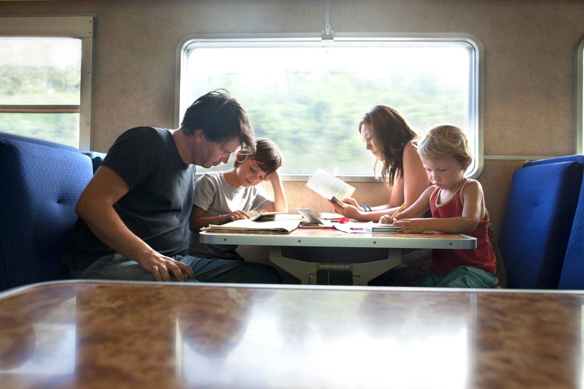 In treno con i bambini: guida per un viaggio sereno e divertente