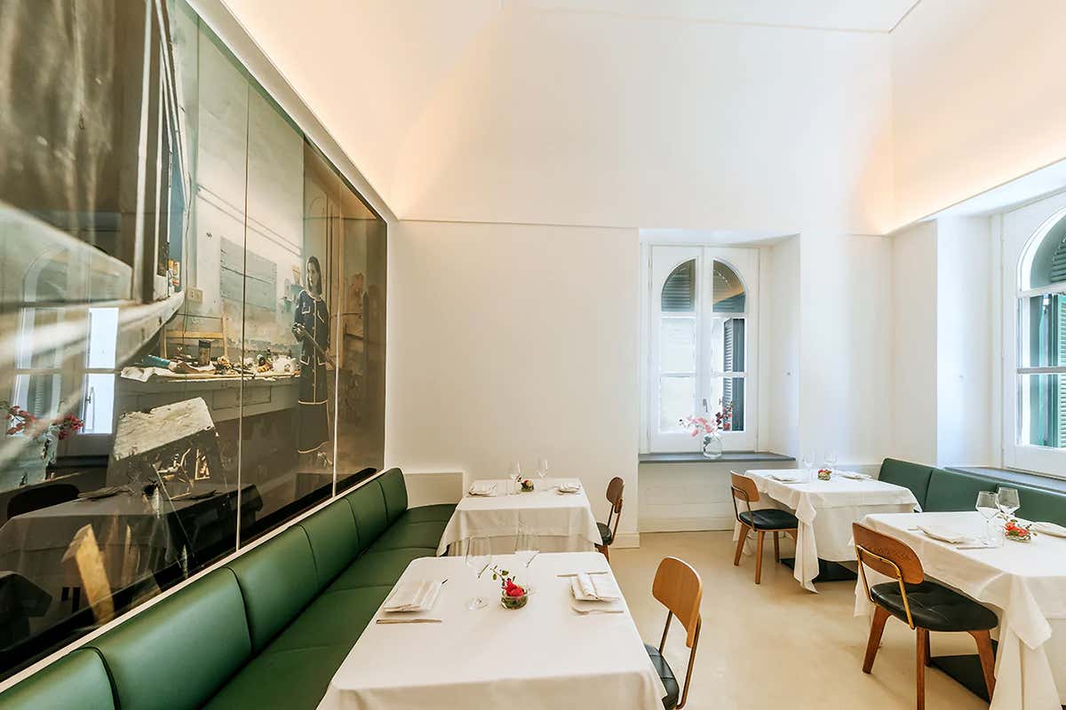 Il faro trasformato in ristorante e hotel: tramonti e alta cucina tra cielo e mare Il faro trasformato in ristorante e hotel: tramonti e alta cucina tra cielo e mare