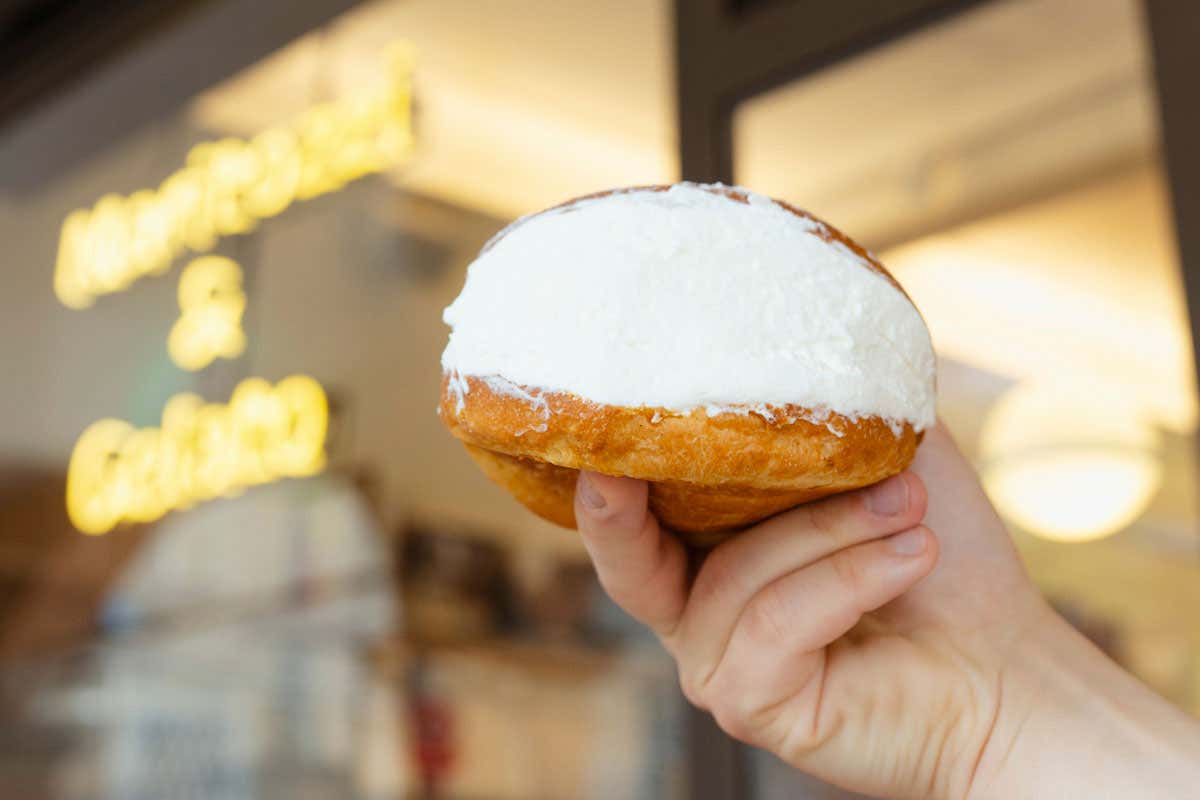 Gelato etico e maritozzi artigianali: ecco dove mangiarli a Bologna