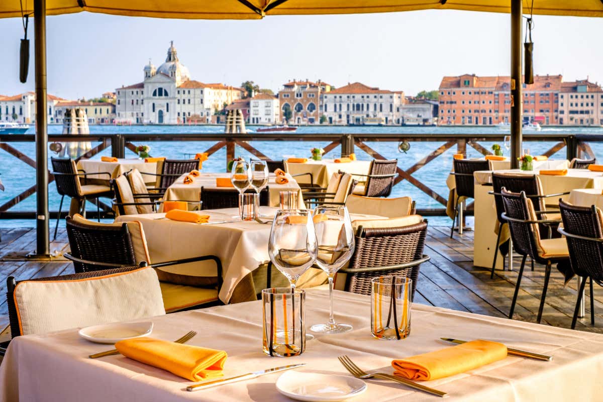 Ferragosto 2025: ecco quanti italiani andranno a mangiare al ristorante