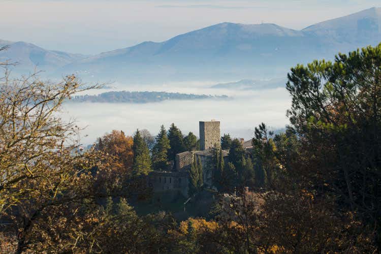 (La festa del mondo alla rovesciaIl Carnevale al Castello di Petroia)