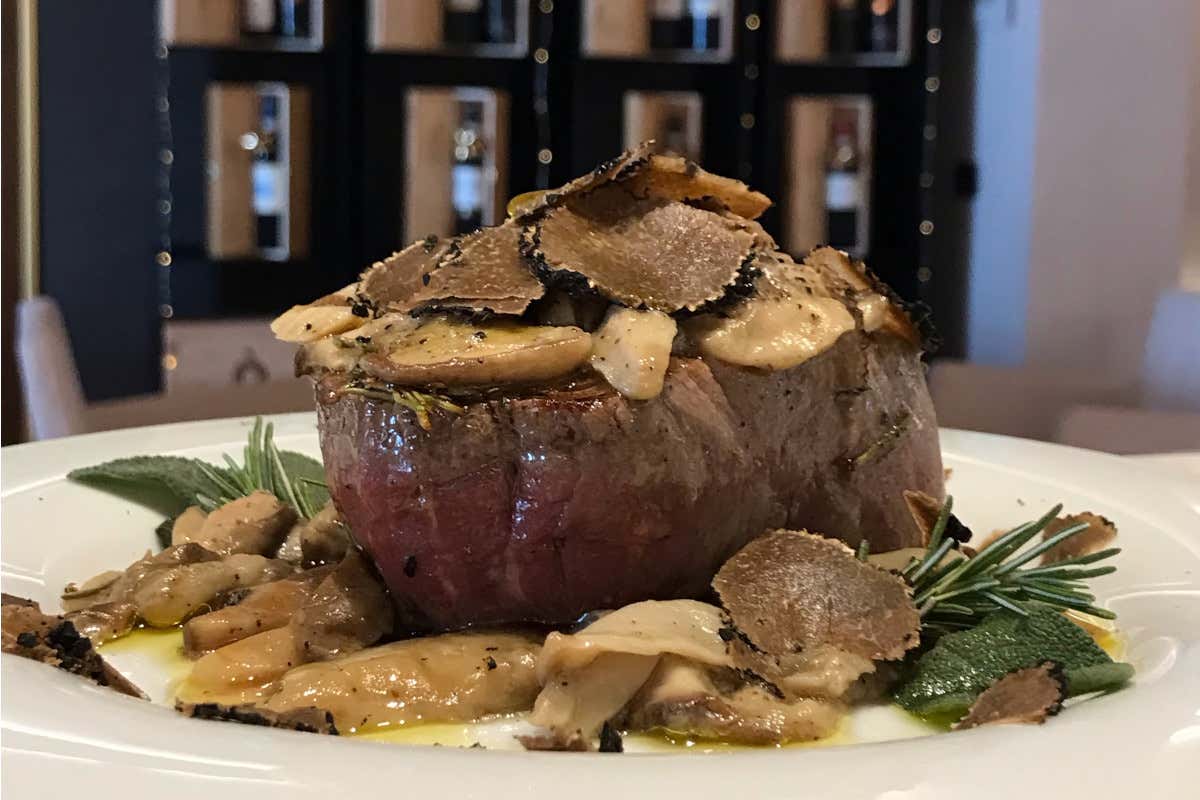 Capodanno a Fattoria Del Cerro: tartufo, grandi vini e luci festose su Montepulciano