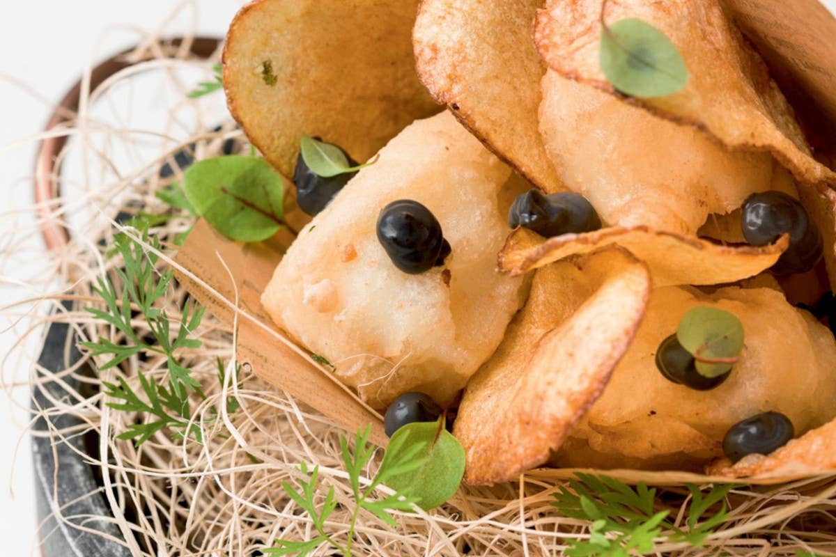 Fish and chips con maionese al nero di seppia