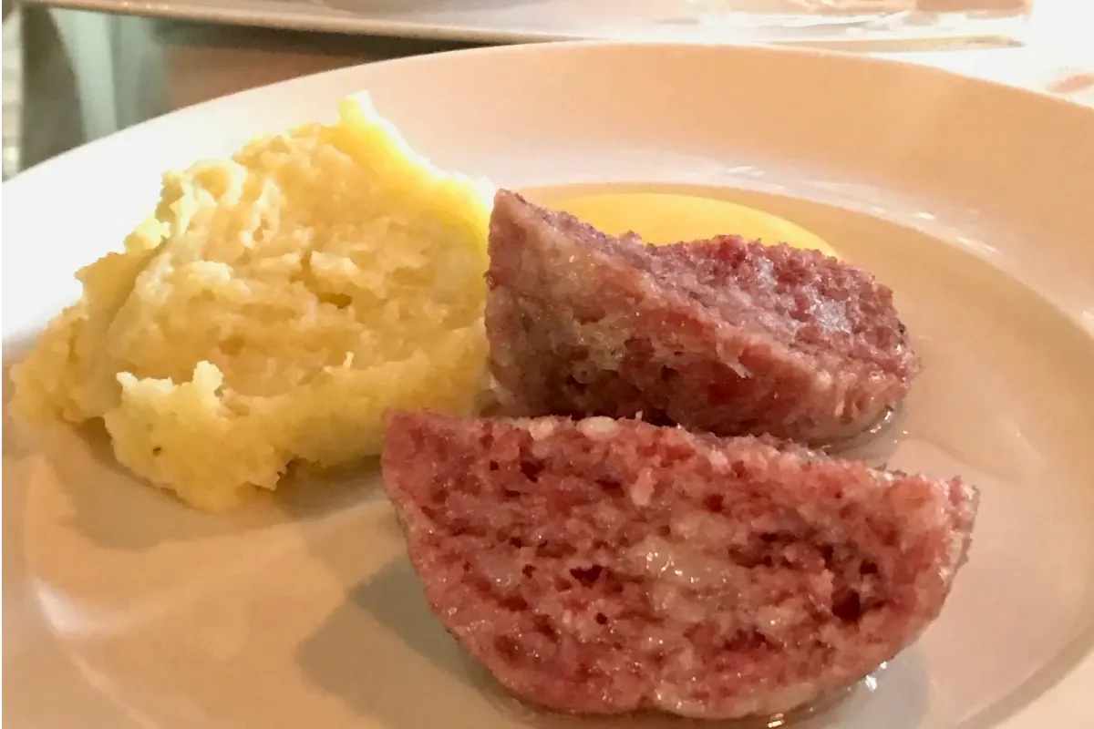 Vaniglia di cotechino e polenta Viaggio lungo il Po alla scoperta dei suoi sapori e dei suoi vini